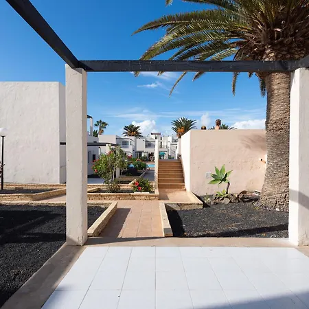 מלון דירות Alisios 13 3*